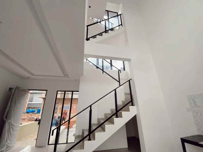 disewakan rumah mewah di the icon central