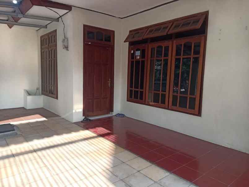 disewakan rumah perumda jenggolo dekat transmart tol