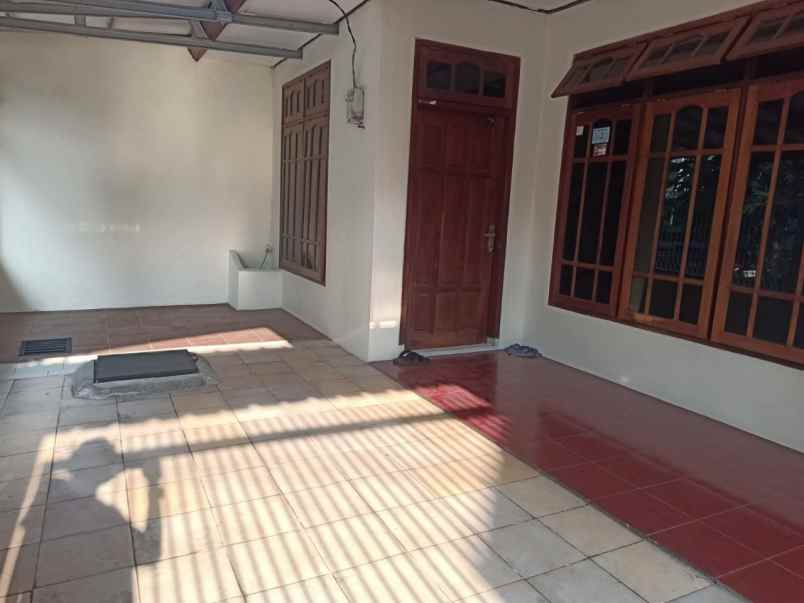 disewakan rumah perumda jenggolo dekat transmart tol