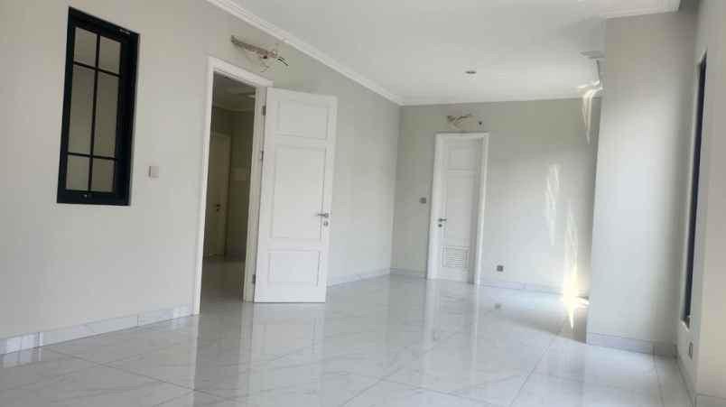 disewakan rumah summarecon crown gading