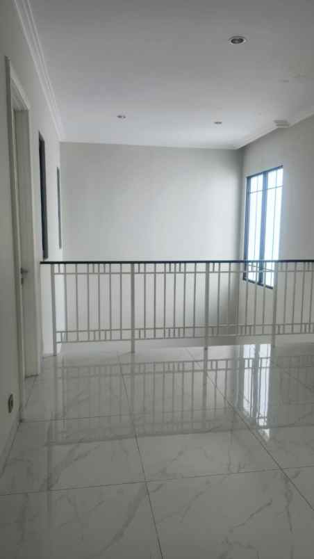 disewakan rumah summarecon crown gading