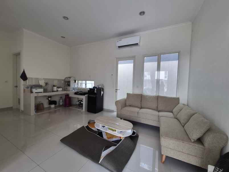 disewakan rumah suvarna sutera cluster