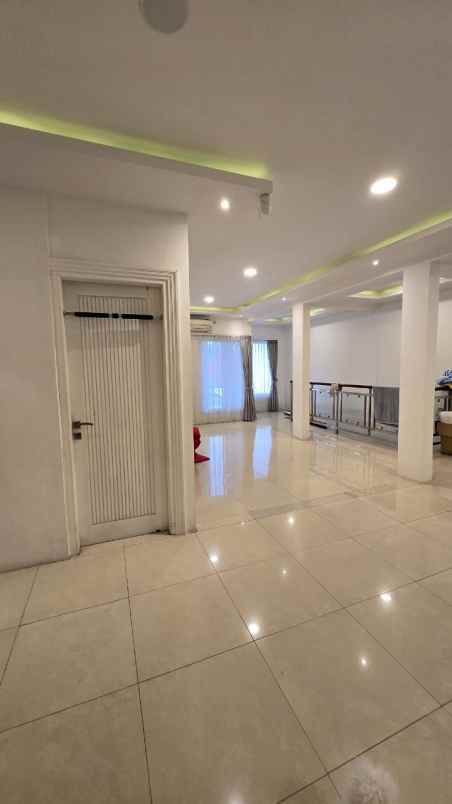 jual murah rumah simpang darmo permai strategis