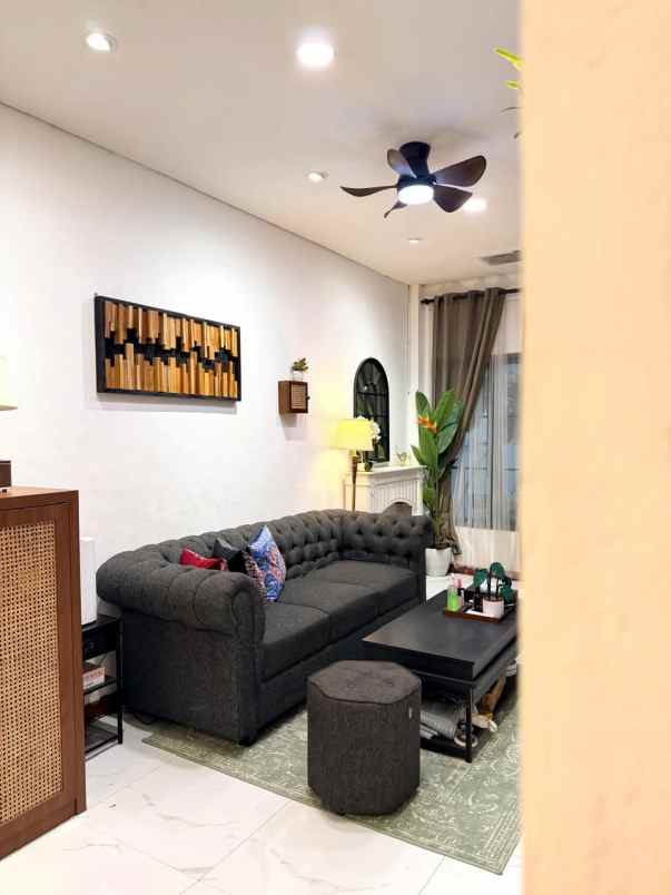 jual rumah komplek cantik di taman palem lestari