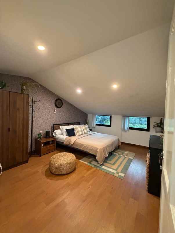 jual rumah komplek cantik di taman palem lestari