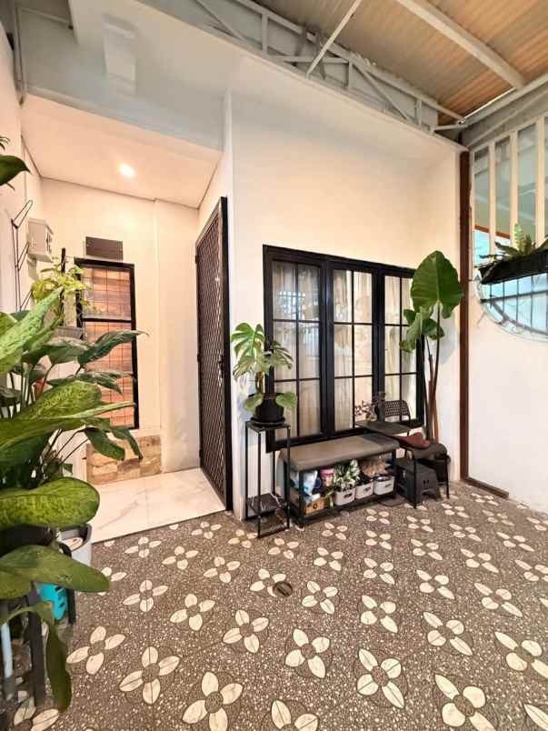 jual rumah komplek cantik di taman palem lestari