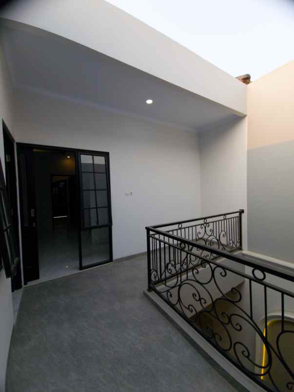 jual rumah murah 2 lantai di cipayung