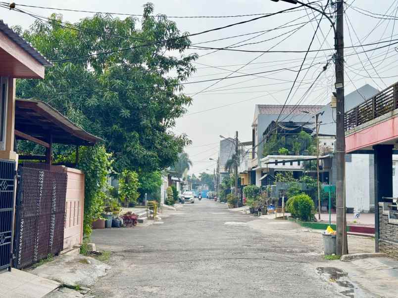 keren rumah 2 lantai siap huni di bintara loka