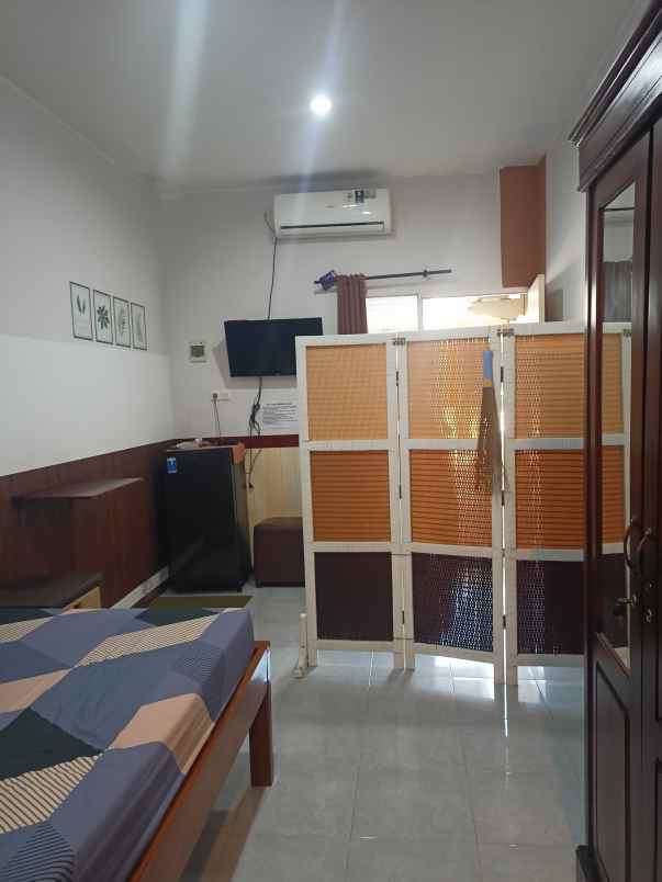 kost gresik kota carport pribadi depan kamar