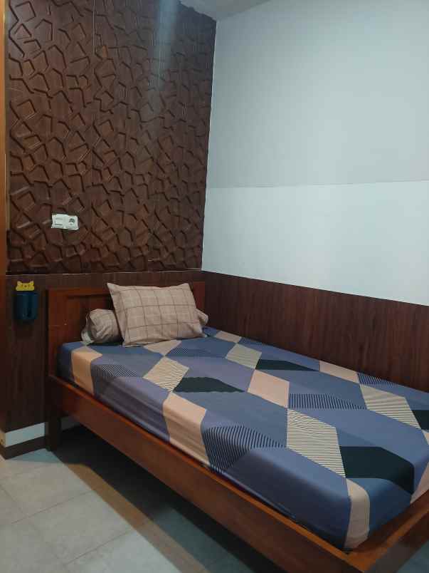 kost gresik kota carport pribadi depan kamar