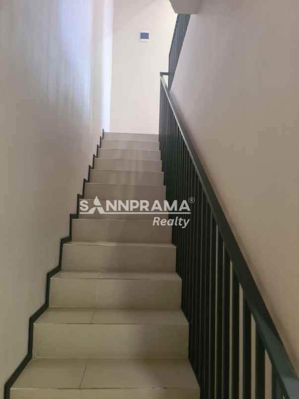 luxury town house 3 lantai di jakarta selatan