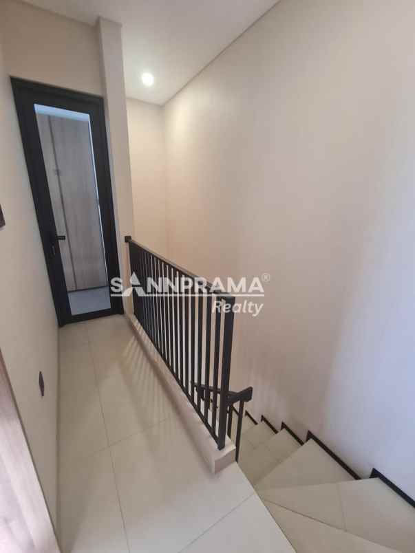 luxury town house 3 lantai di jakarta selatan