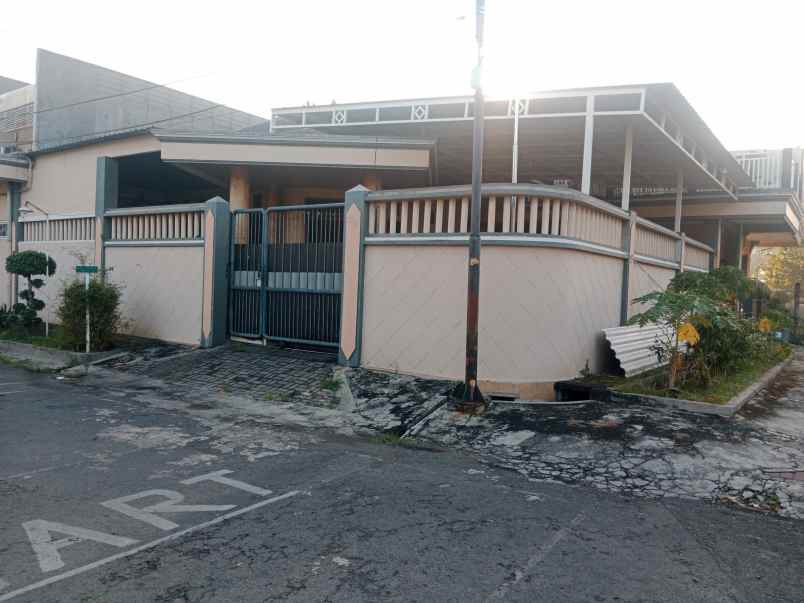 milik sendiri siap huni masih ditepati bangunan kokoh