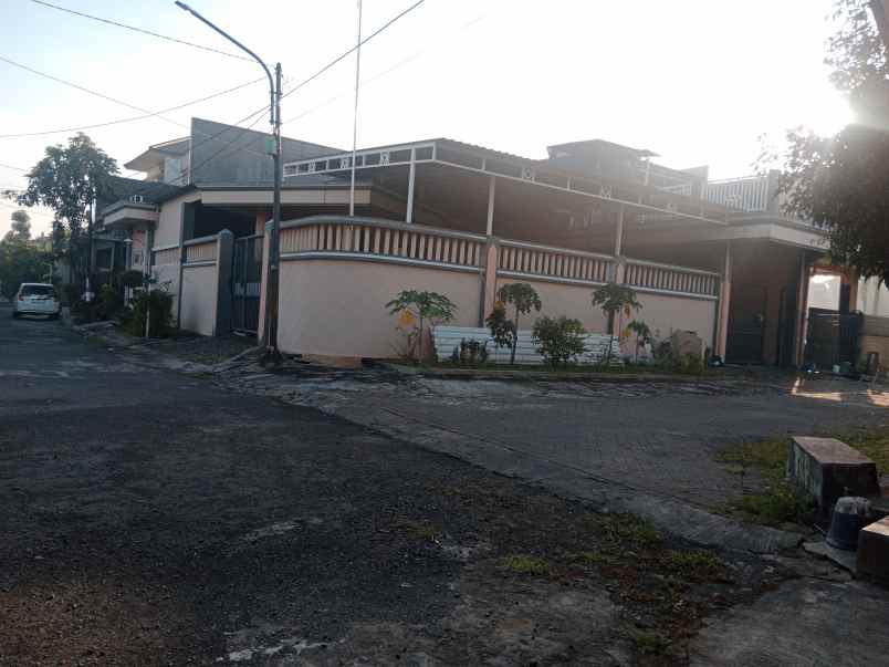 milik sendiri siap huni masih ditepati bangunan kokoh