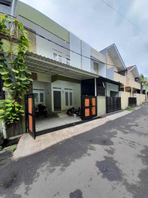 rumah 2 lantai akses jalan 2 mobil strategis toll