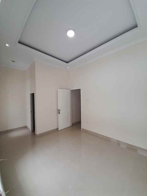 rumah 2 lantai akses jalan 2 mobil strategis toll