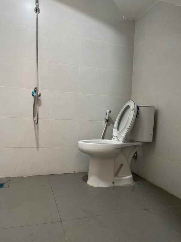 rumah 2 lantai dalam cluster di kukusan depok