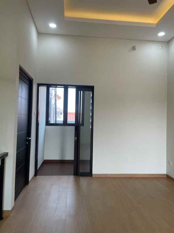 rumah 2 lantai dalam cluster di kukusan depok