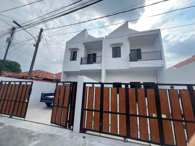 rumah 3 kamar tidur pasar rebo pekayon jakarta timur