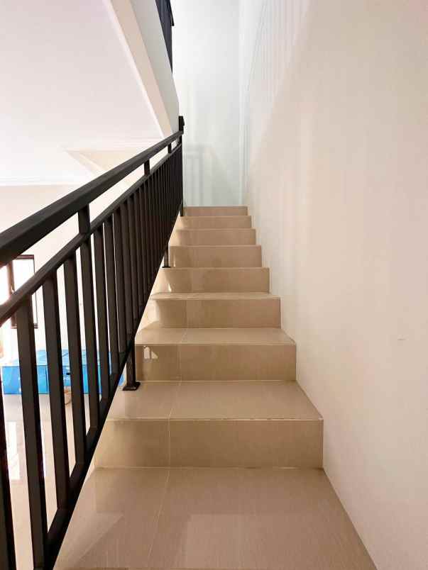 rumah 3 kamar tidur pasar rebo pekayon jakarta timur