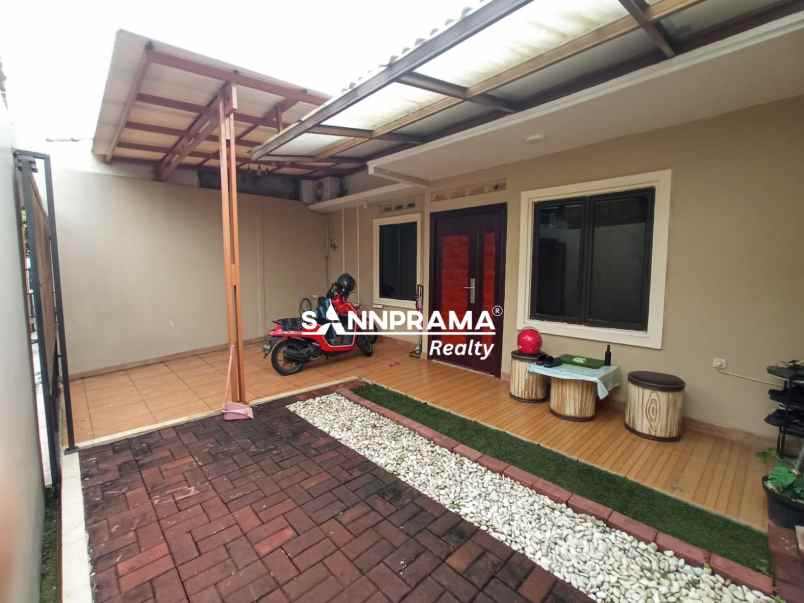 rumah apik terawat di puspitek tangerang selatan