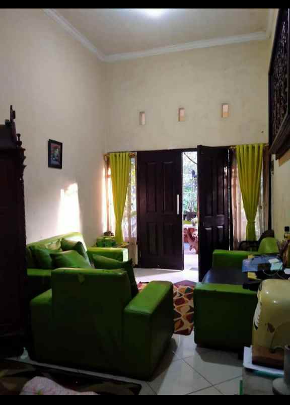 rumah asri di jantung kota madiun