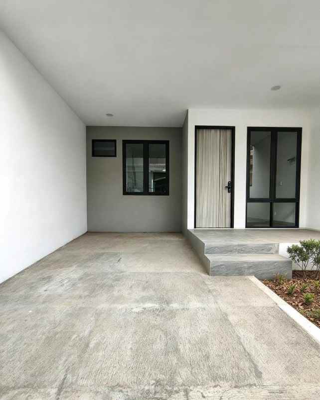 rumah baru 3 lantai dekat dengan akses tol