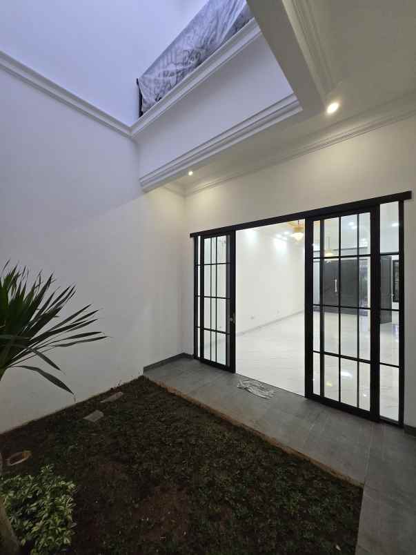 rumah baru dalam komplek strategis di duren sawit