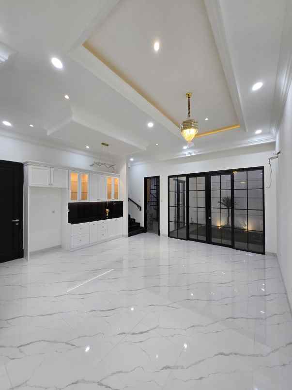 rumah baru dalam komplek strategis di duren sawit