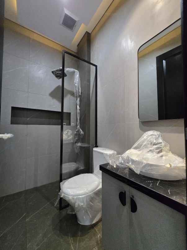 rumah baru dalam komplek strategis di duren sawit