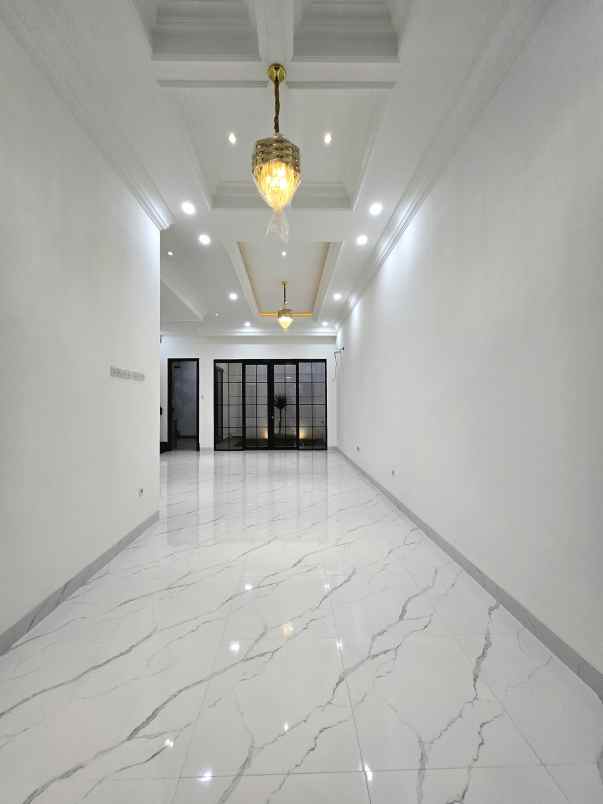 rumah baru dalam komplek strategis di duren sawit