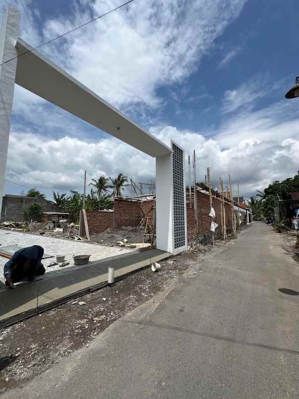rumah baru design modern dalam cluster di mlati sleman