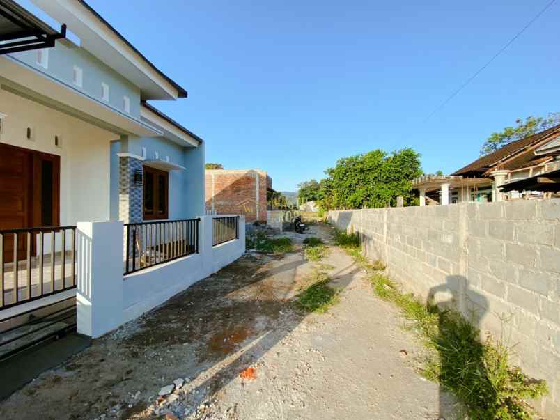 rumah cantik luas dekat jalan raya pyungan prambanan