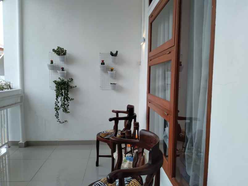rumah cihanjuang cimahi 3 lantai view mewah