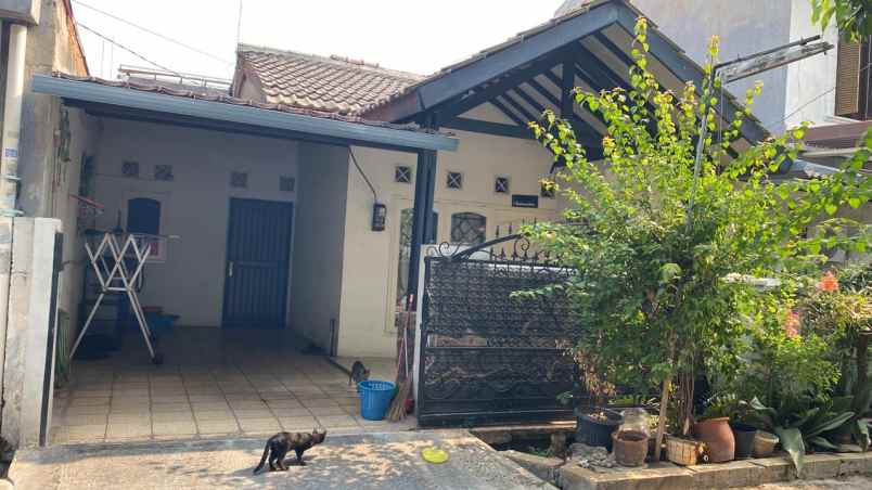 rumah dekat mall di perumahan harapan jaya bekasi