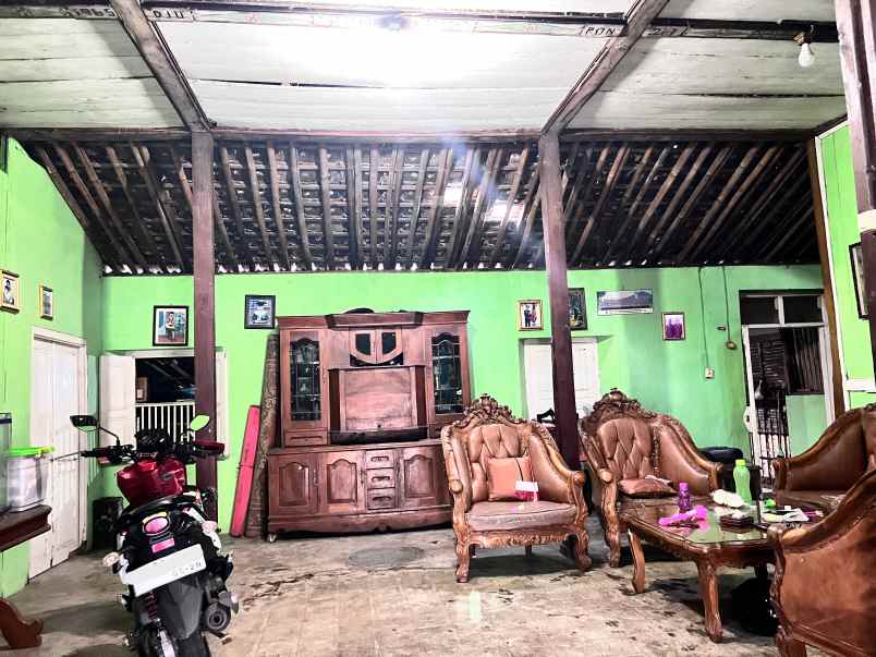 rumah dekat pasar karangpandan cocok untuk hunian