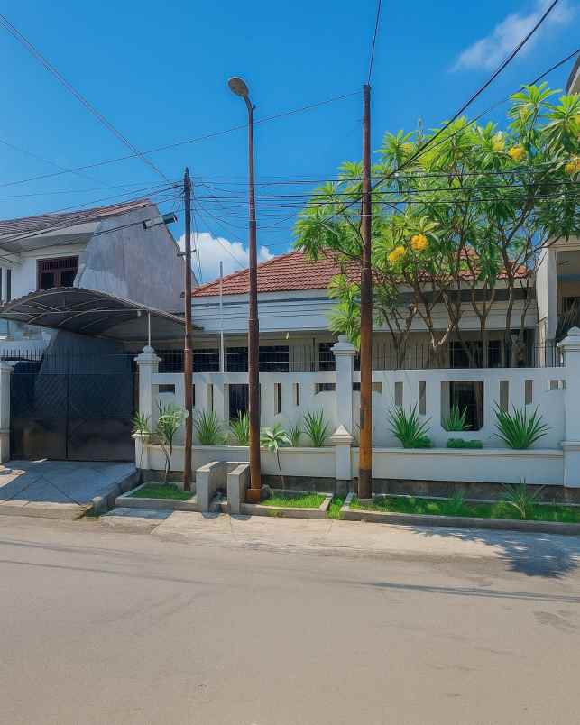 rumah dharmahusada indah timur strategis siap huni