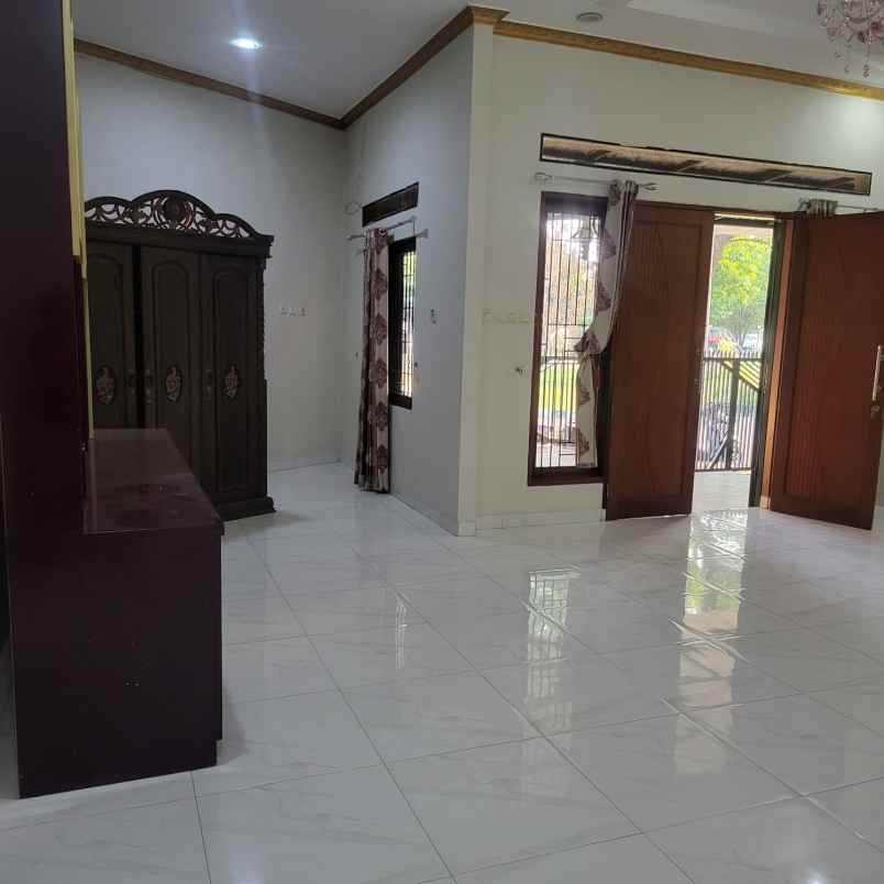 rumah di dalam komplek di cimanggis depok
