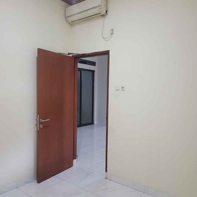 rumah di dalam komplek di cimanggis depok