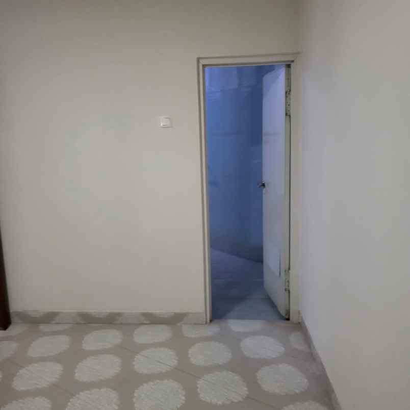 rumah di dalam komplek di cimanggis depok