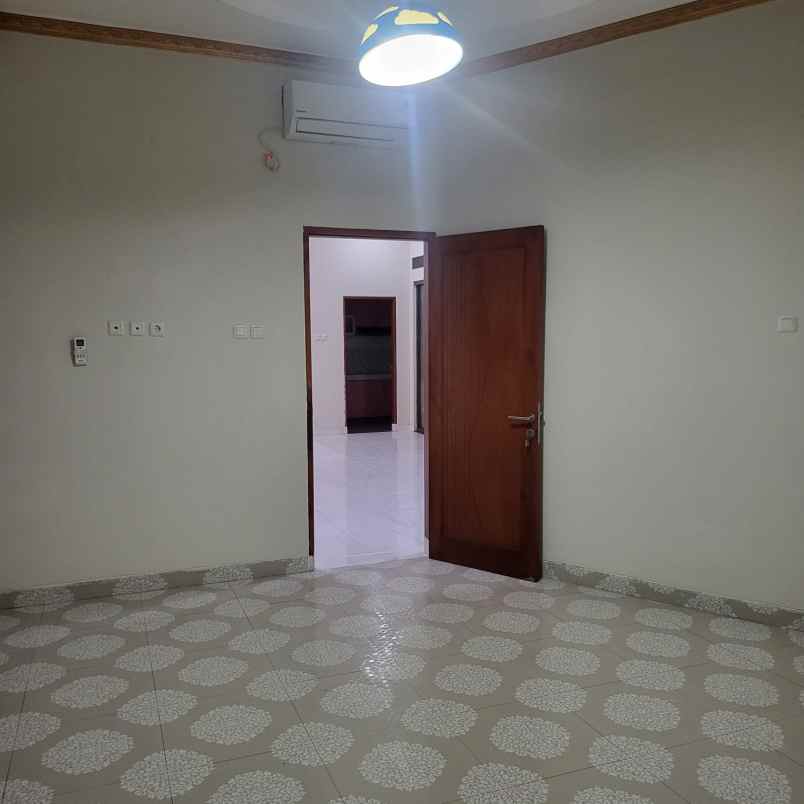 rumah di dalam komplek di cimanggis depok