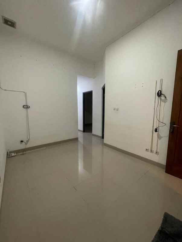 rumah di sawangan depok siap huni dekat tol desari