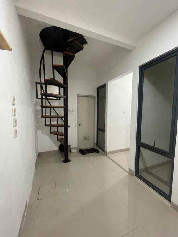 rumah di sawangan depok siap huni dekat tol desari