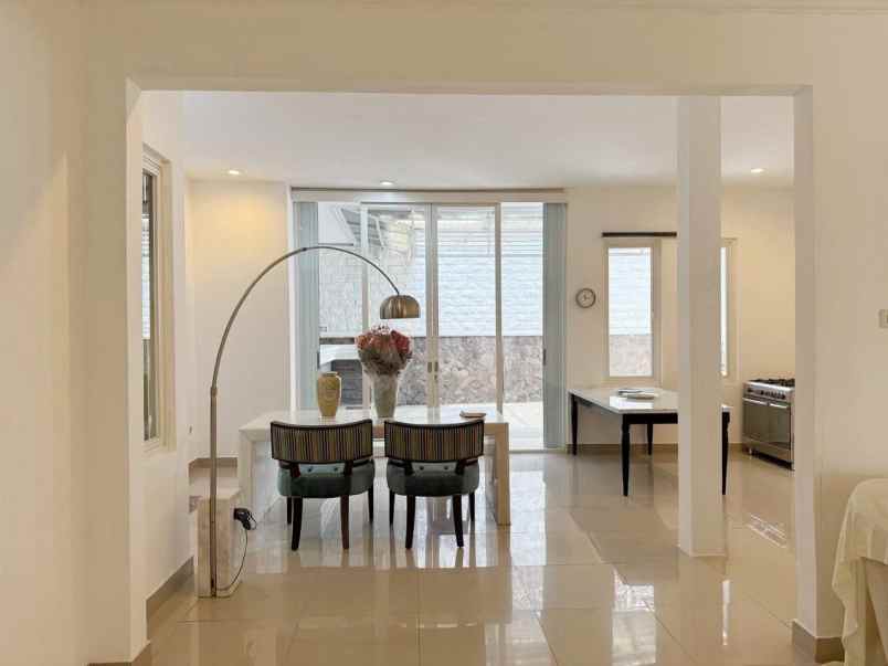 rumah di wiguna tengah row jalan 2 mobil bebas banjir