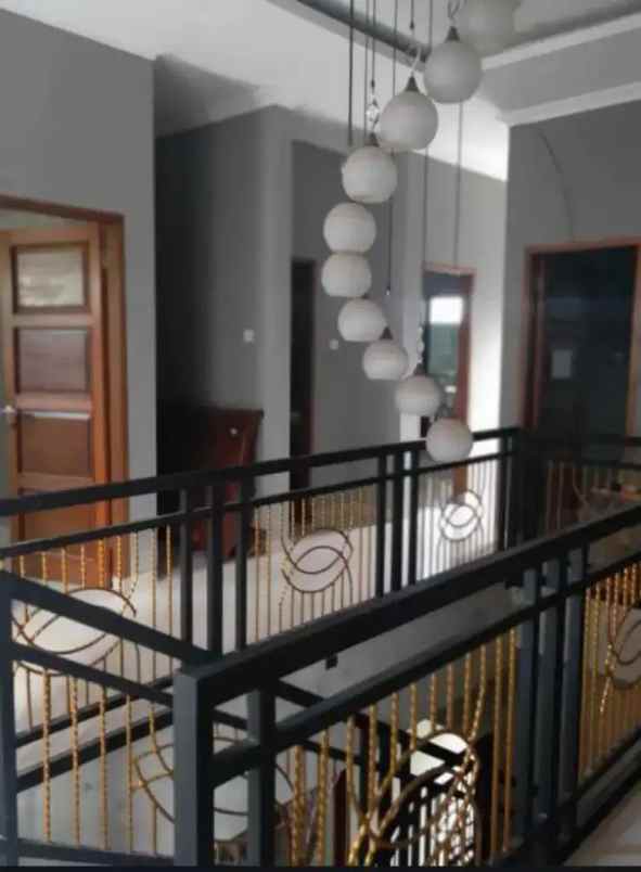 rumah dijual 2 lantai terawat di depok