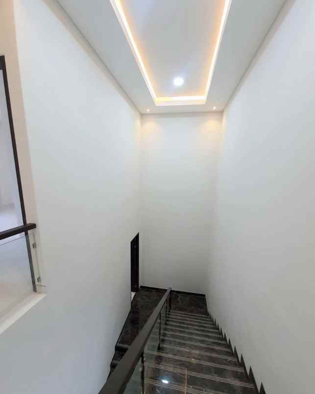 rumah fullerton place citraland new mewah split level