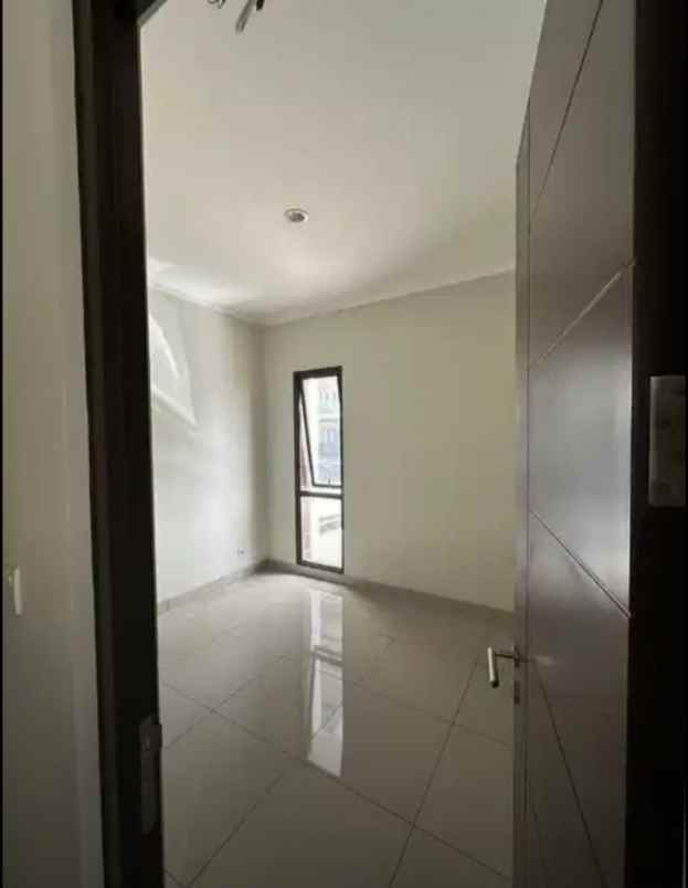 rumah hook di cluster burgundy summarecon bekasi
