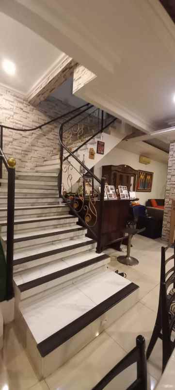 rumah hook furnished kualitas premium di duta harapan