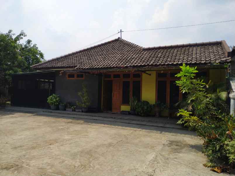 rumah jl ayani surakarta