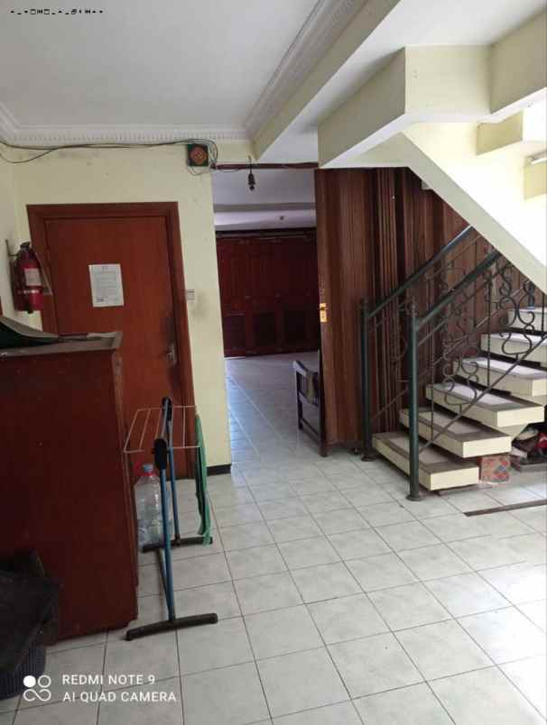 rumah jl manyar tirtoyoso strategis